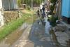 बाराबंकी: सफाईकर्मी कर रहा मौज, गंदगी से कराह रहा गांव, सड़कों पर बह रहा चोक नालियों का पानी