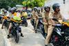 UP-112 मुख्यालय ने कानपुर कमिश्नरेट को दिए 11 PRV वाहन...पुलिस आयुक्त ने हरी झंडी दिखाकर किया रवाना