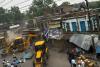 Auraiya News: सिंचाई विभाग की जमीन पर बने मकान व दुकानों पर चला बुलडोजर...रूट डायवर्जन के साथ काट दी गई बिजली 