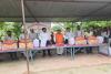 अयोध्या: विधायक रामचंद्र यादव और एसडीएम ने बाढ़ पीड़ितों को बांटी राहत सामग्री