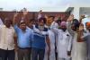 रामपुर: बिजली नहीं मिलने पर ग्रामीणों का चढ़ा पारा, राज्यमंत्री औलख के आवास के बाहर प्रदर्शन