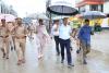 बरेली: बारिश में शहर का हाल देखने निकले DM, जलभराव के कारण जानने के बाद अधिकारियों को जल्द समस्या दूर करने का दिया निर्देश