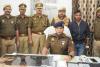 Etawah: शातिर चोर की पुलिस से मुठभेड़; जवाबी कार्रवाई में आरोपी के पैर में लगी गोली, बरामद हुआ ये सामान... 