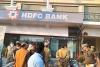 बाराबंकी: HDFC बैंक के बाहर धू-धूकर जली वायरिंग, मची अफरा तफरी