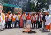 आतंकी हमले का विरोध : बजरंग दल के कार्यकर्ताओं ने फूंका पाकिस्तान का पुतला