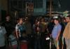 कासगंज: 'बत्ती गुल' होने से फूटा शहर वासियों का गुस्सा, बिजली घर के बाहर रोड पर लगाया जाम