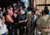 बरेली: सुभाषनगर उपकेंद्र पर हंगामा, अधिकारियों की सद्बुद्धि को किया राधे-राधे नाम का जाप