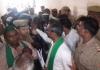 Farrukhabad News: मंडलायुक्त से मिलने को लेकर किसान यूनियन नेताओं ने किया हंगामा...पुलिसकर्मियों से हुई झड़प