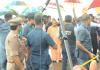 हाथरस भगदड़: झमाझम बारिश में भी नहीं रुके मुख्यमंत्री के कदम, छाता लेकर बारिश से बचाव करते रहे सुरक्षाकर्मी