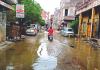 Kanpur: बारिश ने बढ़ाई मुसीबत; बाबूपुरवा में लाइन चोक होने से सीवर भराव,  बच्चों का स्कूल जाना हुआ मुश्किल 