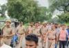 Fatehpur: छात्रा की मौत के बाद सड़क पर उतरी हजारों की भीड़...पुलिस ने लाठीचार्ज की स्थिति संभाली, बस चालक करता था छेड़खानी