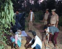 सीतापुर: मासूम बच्चे की हत्या का खुलेगा राज! डीएम के आदेश पर कब्र से निकाला गया शव, जानें पूरे मामला 