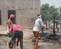 लखीमपुर-खीरी: स्पार्किंग से लगी आग, तीन घर जलकर खाक