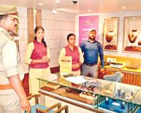 कानपुर की पीपीएन मार्केट में घूम-घूम कर चोरों ने की चोरी: बैजनाथ ज्वैलर्स शोरूम समेत तीन दुकानों को बनाया निशाना