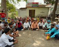 काशीपुर: मारपीट के मामले में मुकदमा दर्ज न करने से नाराज ग्रामीणों ने दिया चौकी पर धरना