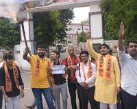 एबीवीपी ने जलाया नेशनल टेस्टिंग एजेंसी का पुतला, सुलतानपुर में बड़ा प्रदर्शन 