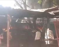 लखनऊ: चारपाई की गोदाम में लगी आग, जान बचाकर भागे मजदूर  