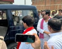 देवरिया: सपा सांसद राम भुआल निषाद को पुलिस ने लिया हिरासत में, जानिये पूरा मामला