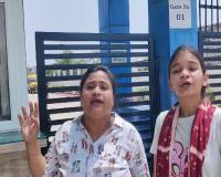 लखनऊ: एमआर जयपुरिया स्कूल ने छात्र-छात्राओं को नहीं देने दिया परीक्षा, वीडियो वायरल