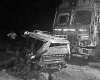 झारखंड में तेज रफ्तार ट्रक ने ऑटोरिक्शा को मारी टक्कर, 5 पांच लोगों की मौत...6 घायल