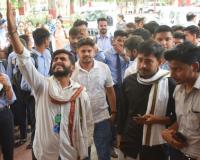 बरेली: भीषण गर्मी में परीक्षा हटाने के लिए एमबीए छात्रों का प्रदर्शन, कई की परीक्षा छूटी