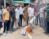 Kanpur: भाजपा कार्यकर्ताओं ने ओवैसी का फूंका पुतला; संसद में लगाए गए जय फिलिस्तीन के नारे की घोर निंदा की, बोले- सार्वजनिक रूप से मांगनी चाहिए माफी