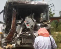हल्द्वानी: ट्रैक्टर ट्राली से टकराई बस, परिचालक की मौत, 14 यात्री घायल