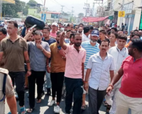 देहरादून: रायपुर गोलीकांड को लेकर लोगों में फूटा आक्रोश, आरोपियों के घर बुलडोजर चलाने की मांग 