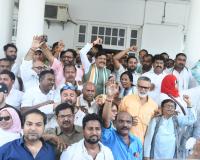 कांग्रेसी कार्यकर्ताओं में खुशी की लहर, लखनऊ कांग्रेस कार्यालय में लगाये जा रहे राहुल गांधी जिंदाबाद के नारे