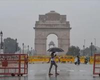 दिल्ली-एनसीआर में बदला मौसम का मिजाज, तेज हवाओं के साथ बारिश की बूंदों से मिली थोड़ी राहत
