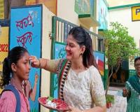 खुले परिषदीय स्कूलः रोली-टीका लगाकर हुआ स्वागत, दो दिवसीय समर कैंप का आयोजन