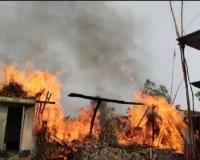 लखीमपुर-खीरी: फरदहिया गांव में लगी भीषण आग, कई घर जलकर खाक 