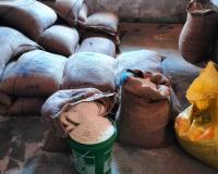 कासगंज: सरकारी राशन में प्लास्टिक के चावल निकलने का दावा निकला हवा-हवाई