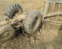 शाहजहांपुर: ईंट भट्टे के लिए मिट्टी खनन में लगी ट्रैक्टर ट्रॉली पलटने से किशोर की मौत  