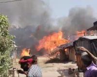 शाहजहांपुर: तीन घरों में आग से सात परिवार तबाह, नगदी सहित 15 लाख का सामान खाक