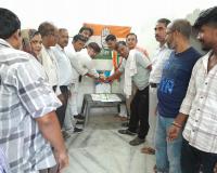 कासगंज: कांग्रेस कार्यकर्ताओं ने मनाया राहुल गांधी का जन्मदिन, केक काटकर की दीर्घायु की कामना