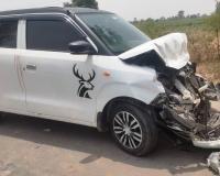 लखीमपुर खीरी: ट्रक से बचने के लिए कार रोडवेज बस में पीछे घुसी, बालिका की मौत 