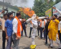 लखीमपुर खीरी: जिले भर में प्रदर्शन कर हिंदू संगठनों ने फूंका लव जिहाद का पुतला, सौंपा ज्ञापन   
