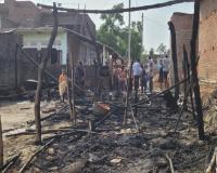 अग्निकांड : सिलेंडर में लीकेज से लगी आग, चार झुलसे