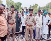 प्रयागराज : दो मासूम बच्चियों को गोद में लेकर ट्रेन के सामने कूदी मां, दर्दनाक मौत