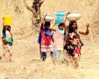 प्रयागराज : बारा में सरकारी हैण्डपंप से पानी के बदले निकल रही गर्म हवाएं 