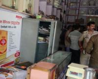 शाहजहांपुर: बीजेपी नेता की दुकान से नगदी समेत लाखों के जेवर चोरी, व्यापारियों में दहशत 