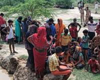 Kanpur Dehat: पानी भरे गड्ढे में औंधे मुंह मिला किसान का शव, चेहरे पर चोट के निशान, परिजनों ने जताई हत्या की आशंका