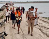 Fatehpur News: युवक को यमुना नदी में धक्का देकर तीन फरार, गोताखोरों ने शुरू की तलाश
