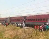 बिजनौर: ट्रेन के पहियों से उठी चिंगारी और धुआं, यात्रियों में मची अफरा-तफरी   