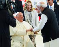 जी7 शिखर सम्मेलन के आउटरीच सत्र में पीएम मोदी ने पोप फ्रांसिस से की मुलाकात 