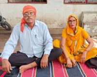 काशीपुर: जमीन विवाद को लेकर धरने पर बैठे दंपत्ति