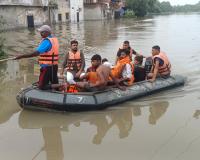 शाहजहांपुर: तीसरे दिन भी बाढ़ से तबाही जारी, 15 से ज्यादा कॉलोनियों में भरा पानी