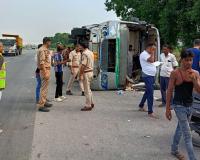 Etawah Accident: स्लीपर बस पलटने से मची चीख-पुकार...15 सवारी घायल, रेवाड़ी से कानपुर जा रही थी