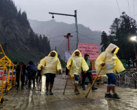 Amarnath Yatra में मौसम बना रोड़ा...भारी बारिश के चलते अस्थायी रूप से यात्रा स्थगित 